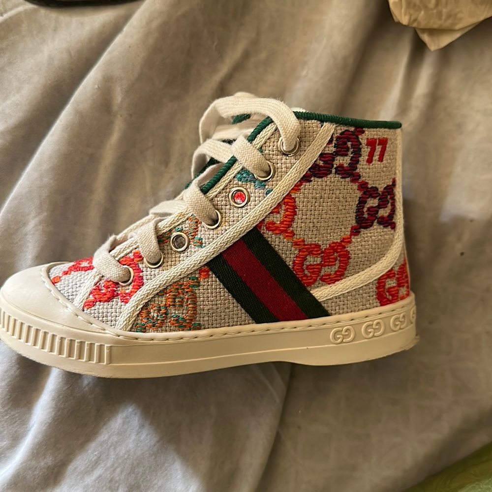 Kids Gucci sneakers worn twice they brand new authentic sneakers